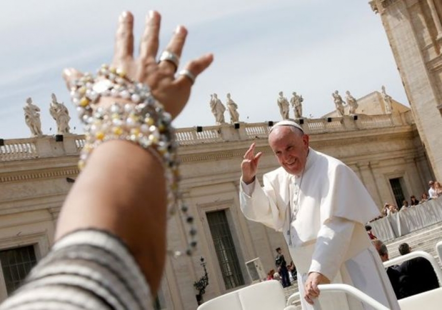 Il Papa: «La preghiera non è una bacchetta magica»