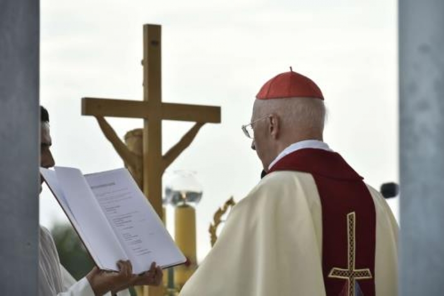 Bagnasco ai giovani: non vivete in una bolla virtuale